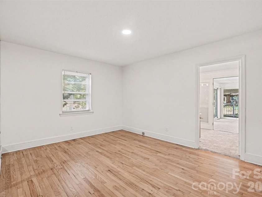 955 Hickory Nut Street, Charlotte, NC 28205.  MLS# CAR4372361, YatesRealty ID 24185. Bedroom with direct access to bathroom