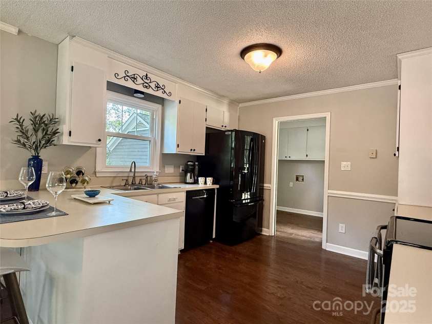 5916 Indian Brook Drive, Matthews, NC 28104.  MLS# CAR4270153, YatesRealty ID 24187. 