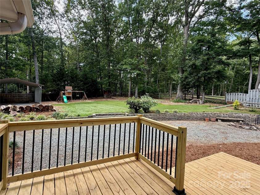 5916 Indian Brook Drive, Matthews, NC 28104.  MLS# CAR4270153, YatesRealty ID 24187. 