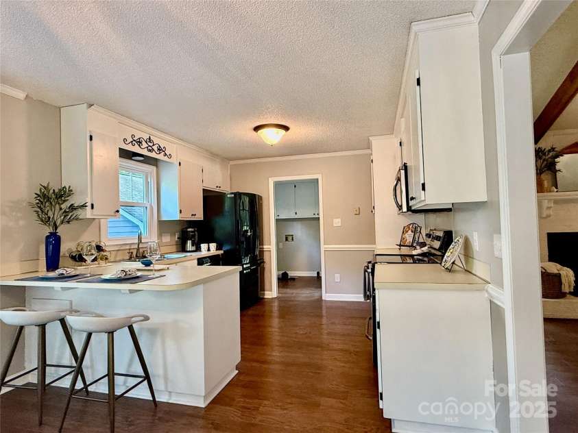 5916 Indian Brook Drive, Matthews, NC 28104.  MLS# CAR4270153, YatesRealty ID 24187. Kitchen