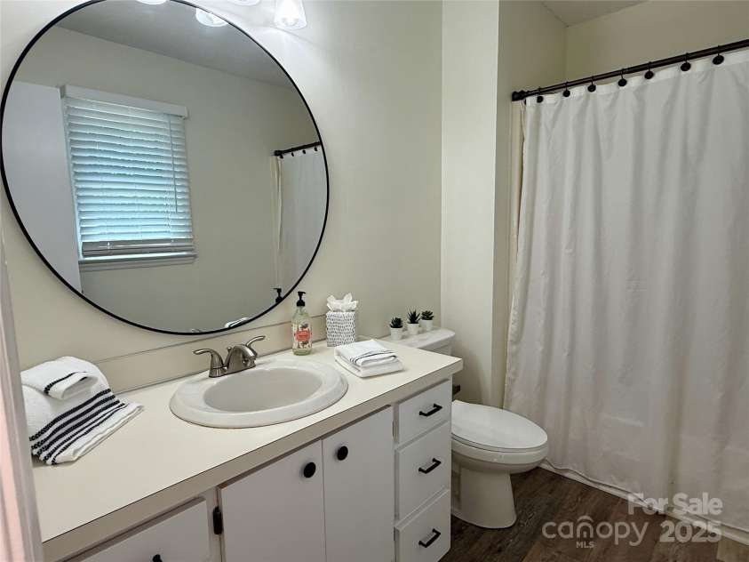 5916 Indian Brook Drive, Matthews, NC 28104.  MLS# CAR4270153, YatesRealty ID 24187. Master Bath