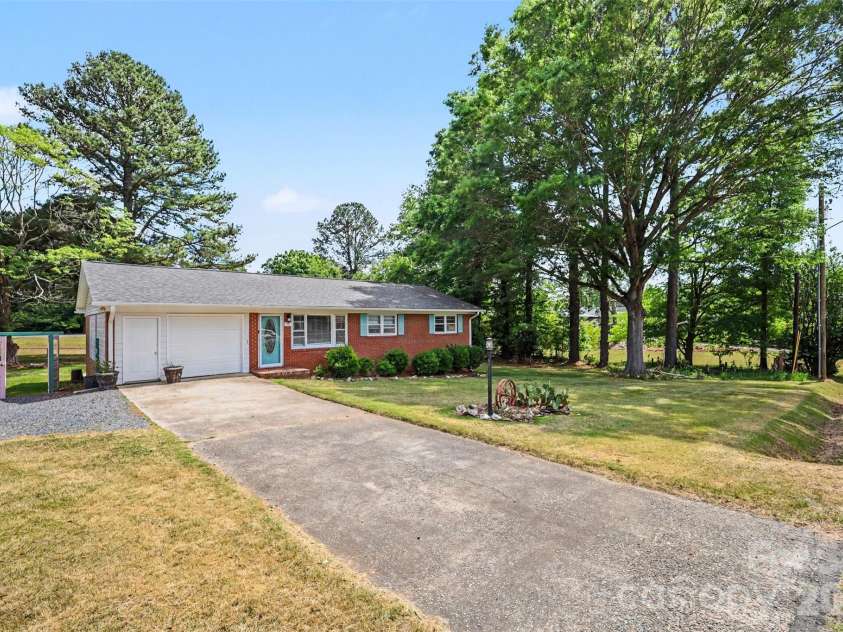 79 Walnut Street, Badin, NC 28009.  MLS# CAR4377814, YatesRealty ID 24187. 
