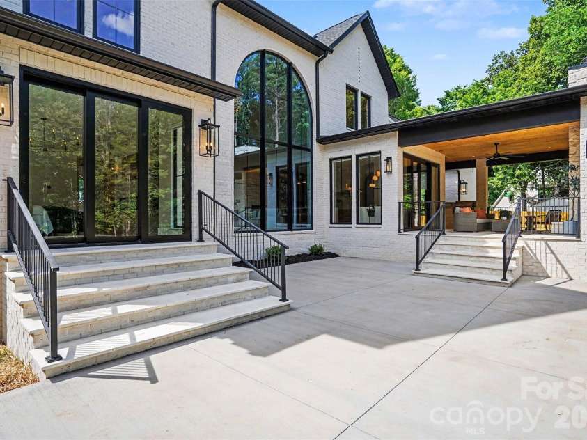 8124 Asheley Glen Drive, Mint Hill, NC 28227.  MLS# CAR4374711, YatesRealty ID 24189. 