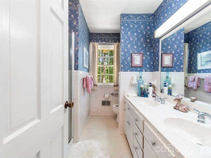 122 Forest Hills Drive, Monroe, NC 28112.  MLS# CAR4380684, YatesRealty ID 24190. 2nd Bathroom