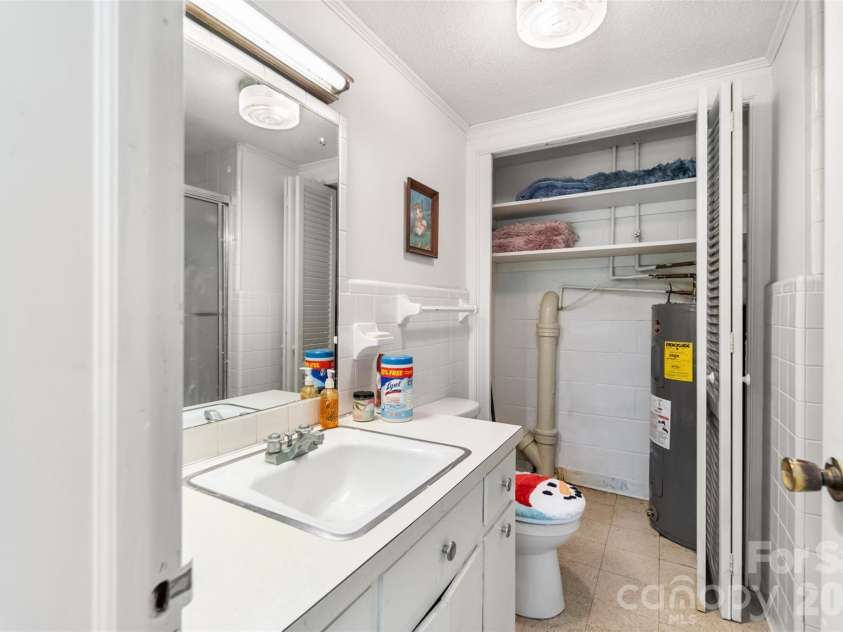 122 Forest Hills Drive, Monroe, NC 28112.  MLS# CAR4380684, YatesRealty ID 24190. Basement Bath
