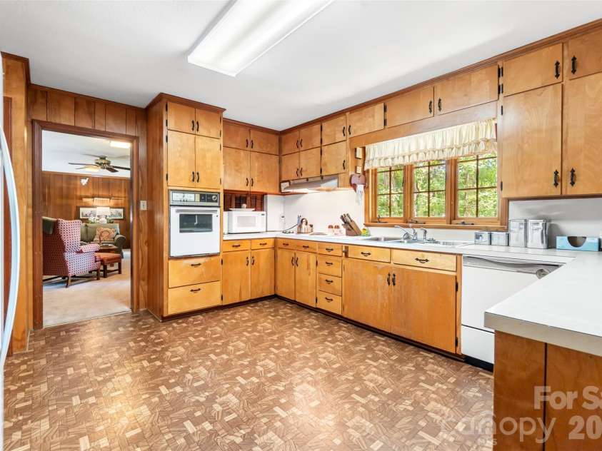 122 Forest Hills Drive, Monroe, NC 28112.  MLS# CAR4380684, YatesRealty ID 24190. Kitchen