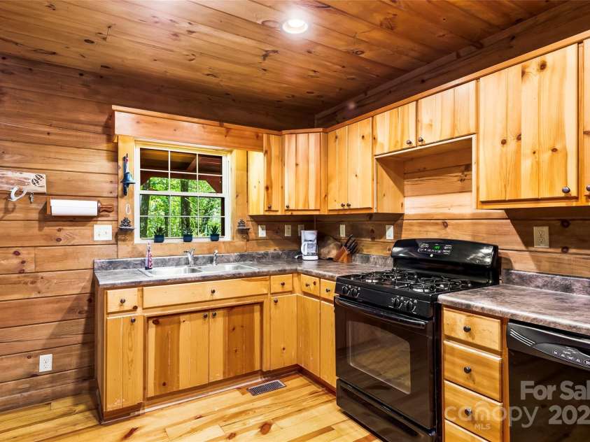 70 Wetherbee Lane, Rosman, NC 28772.  MLS# CAR4277160, YatesRealty ID 24192. Kitchen