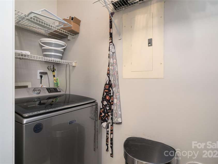 819 Northeast Drive, Davidson, NC 28036.  MLS# CAR4276218, YatesRealty ID 24193. Full sized laundry room on main.