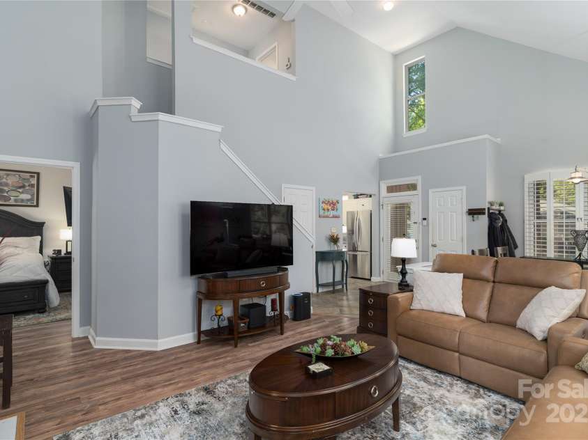 819 Northeast Drive, Davidson, NC 28036.  MLS# CAR4276218, YatesRealty ID 24193. Light and airy paint and spacious rooms.