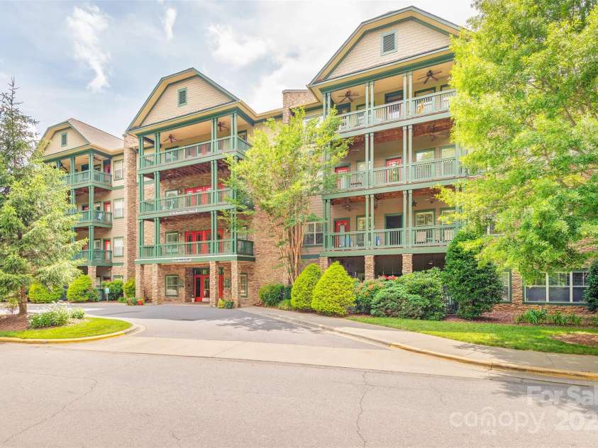 9 Kenilworth Knolls, Asheville, NC 28805.  MLS# CAR4271939, YatesRealty ID 24195. 