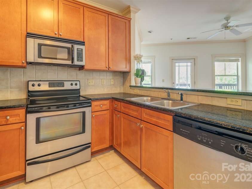 9 Kenilworth Knolls, Asheville, NC 28805.  MLS# CAR4271939, YatesRealty ID 24195. 