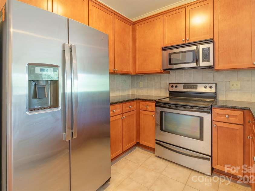 9 Kenilworth Knolls, Asheville, NC 28805.  MLS# CAR4271939, YatesRealty ID 24195. 