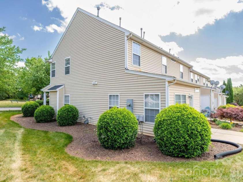 10430 Trolley Run Drive, Cornelius, NC 28031.  MLS# CAR4371885, YatesRealty ID 24196. 