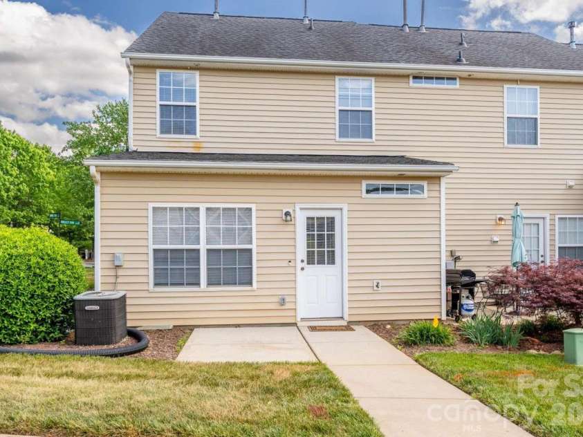 10430 Trolley Run Drive, Cornelius, NC 28031.  MLS# CAR4371885, YatesRealty ID 24196. 