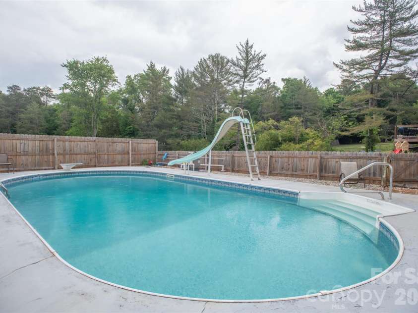 5460 Clover Street, Hickory, NC 28602.  MLS# CAR4379252, YatesRealty ID 24197. 