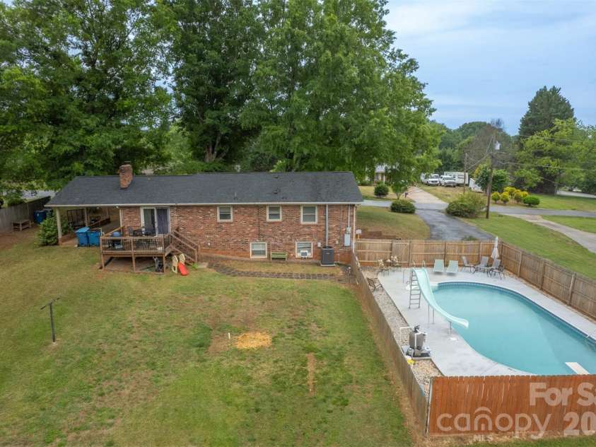 5460 Clover Street, Hickory, NC 28602.  MLS# CAR4379252, YatesRealty ID 24197. 