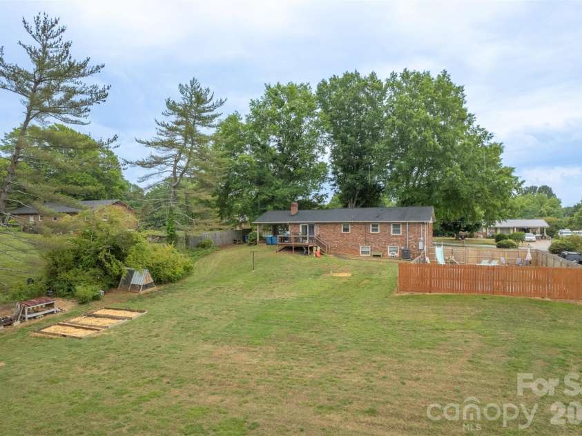 5460 Clover Street, Hickory, NC 28602.  MLS# CAR4379252, YatesRealty ID 24197. 