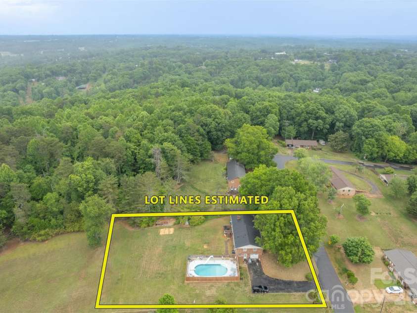 5460 Clover Street, Hickory, NC 28602.  MLS# CAR4379252, YatesRealty ID 24197. 