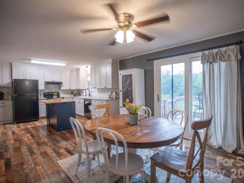 5460 Clover Street, Hickory, NC 28602.  MLS# CAR4379252, YatesRealty ID 24197. 