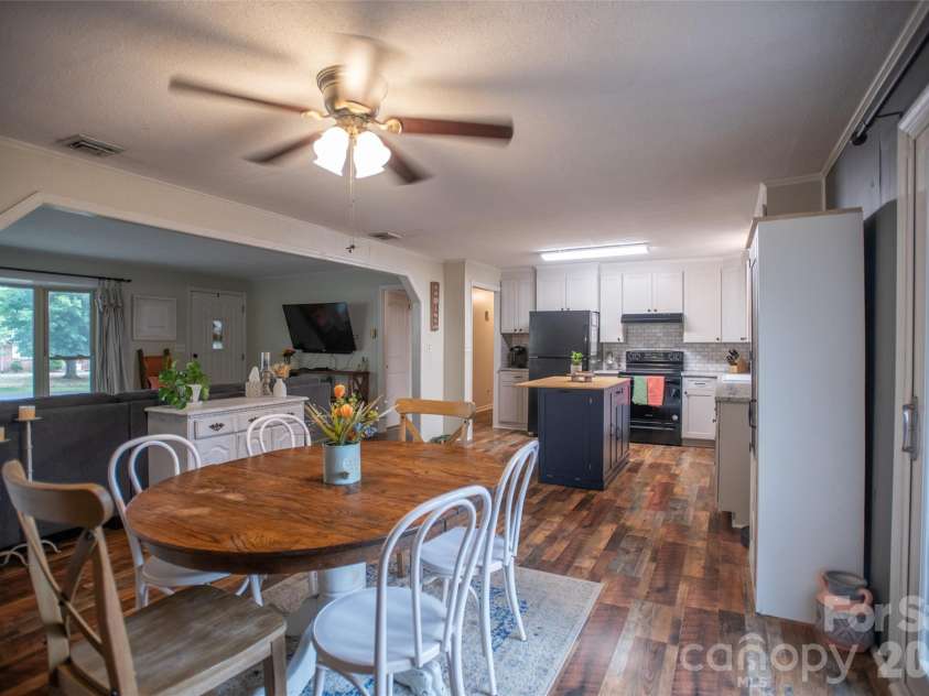 5460 Clover Street, Hickory, NC 28602.  MLS# CAR4379252, YatesRealty ID 24197. 