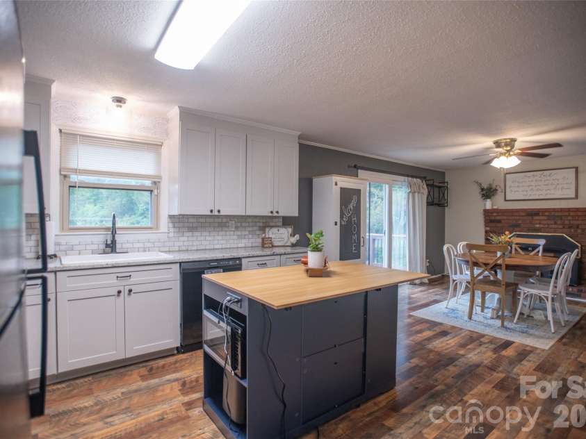 5460 Clover Street, Hickory, NC 28602.  MLS# CAR4379252, YatesRealty ID 24197. 