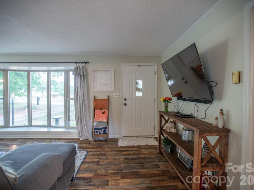 5460 Clover Street, Hickory, NC 28602.  MLS# CAR4379252, YatesRealty ID 24197. 