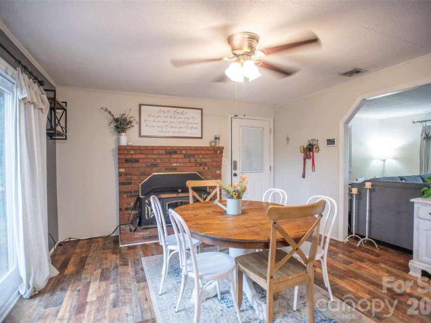 5460 Clover Street, Hickory, NC 28602.  MLS# CAR4379252, YatesRealty ID 24197. 