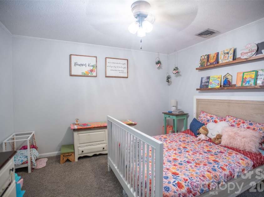 5460 Clover Street, Hickory, NC 28602.  MLS# CAR4379252, YatesRealty ID 24197. 