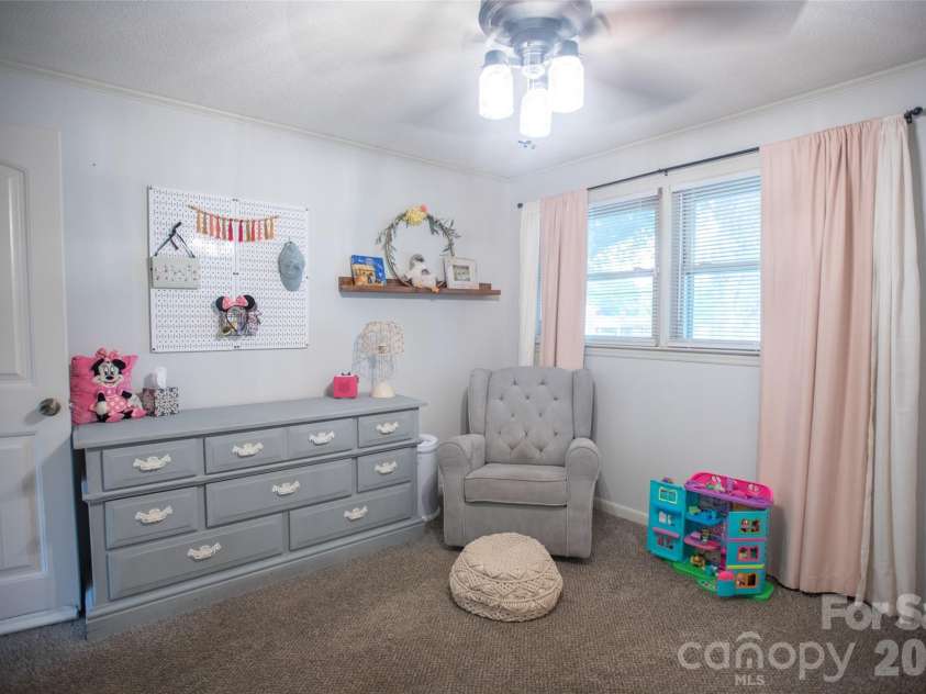 5460 Clover Street, Hickory, NC 28602.  MLS# CAR4379252, YatesRealty ID 24197. 