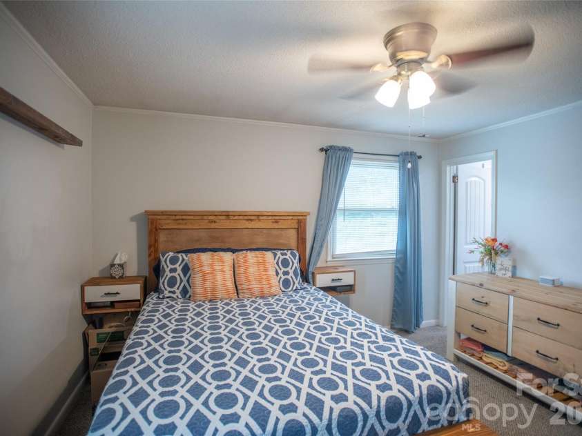 5460 Clover Street, Hickory, NC 28602.  MLS# CAR4379252, YatesRealty ID 24197. 