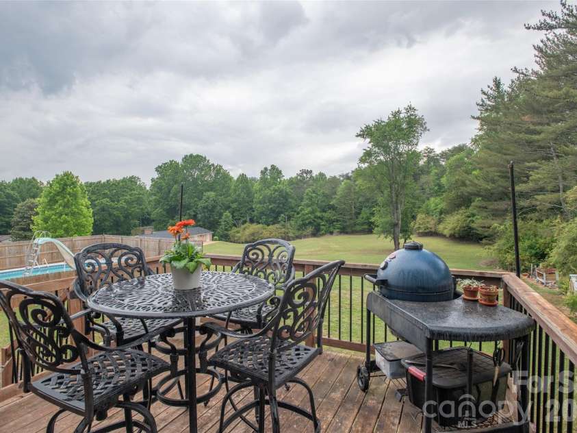 5460 Clover Street, Hickory, NC 28602.  MLS# CAR4379252, YatesRealty ID 24197. 