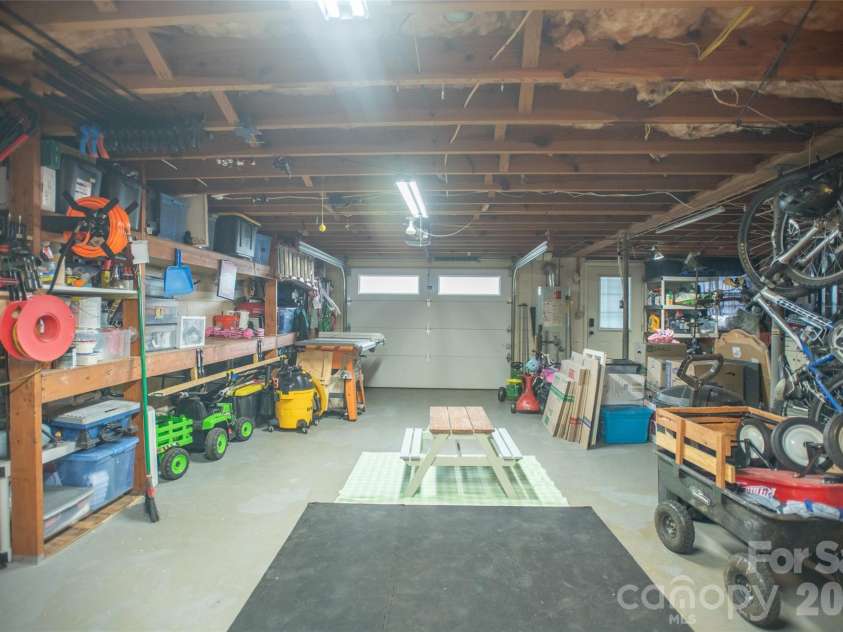 5460 Clover Street, Hickory, NC 28602.  MLS# CAR4379252, YatesRealty ID 24197. 