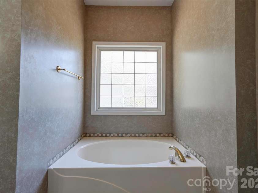 103 Whitetail Drive, Shelby, NC 28152.  MLS# CAR4382325, YatesRealty ID 24198. 