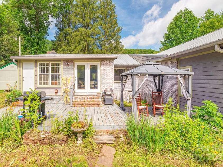 2143 Pisgah Highway, Candler, NC 28715.  MLS# CAR4266869, YatesRealty ID 24198. 