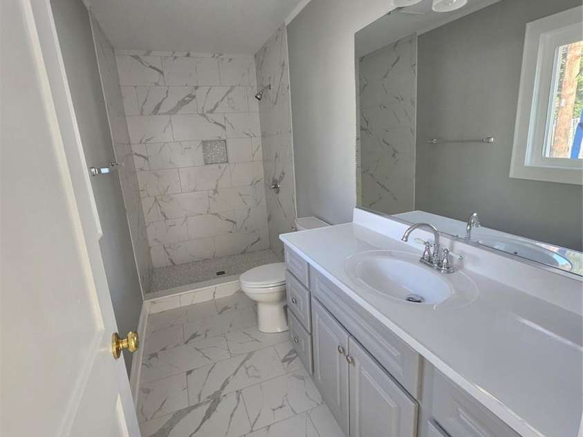 634 Rutherford Road, Marion, NC 28752.  MLS# CAR4240632, YatesRealty ID 242. Primary Full Bath