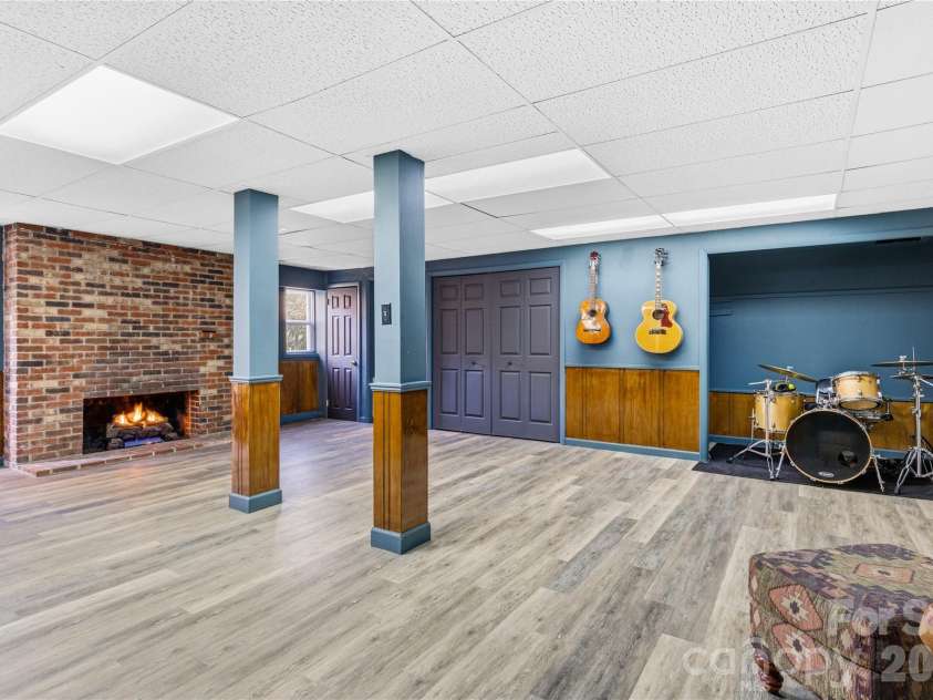 1373 Dogwood Drive, Maggie Valley, NC 28751.  MLS# CAR4320241, YatesRealty ID 2420. 25' x 18' Gas buring FP, 2 deep double closets