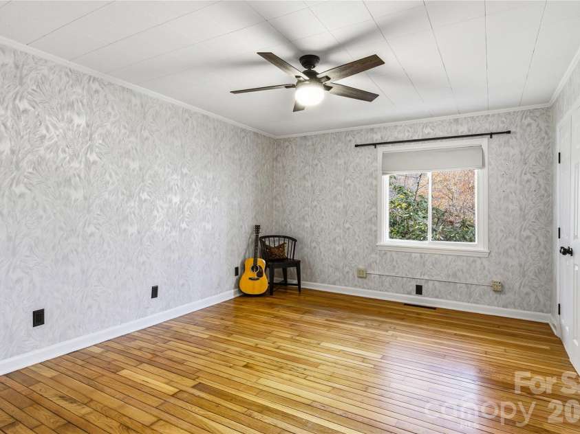 1373 Dogwood Drive, Maggie Valley, NC 28751.  MLS# CAR4320241, YatesRealty ID 2420. Room for a king or two double beds