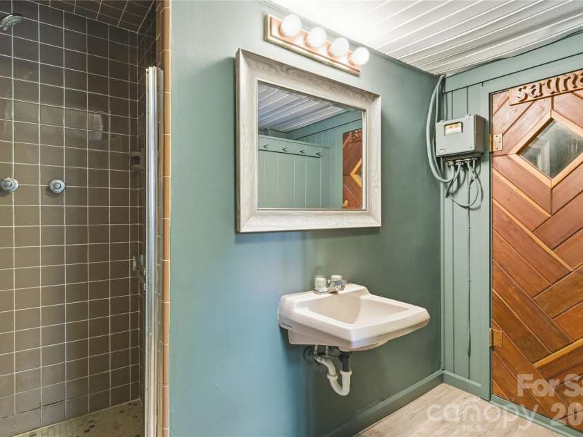 1373 Dogwood Drive, Maggie Valley, NC 28751.  MLS# CAR4320241, YatesRealty ID 2420. Tiled shower