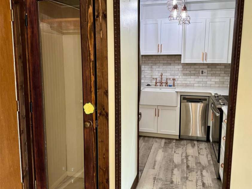 427 6th Avenue, Hendersonville, NC 28739.  MLS# CAR4379702, YatesRealty ID 2420. Coat closet, kitchen on right.