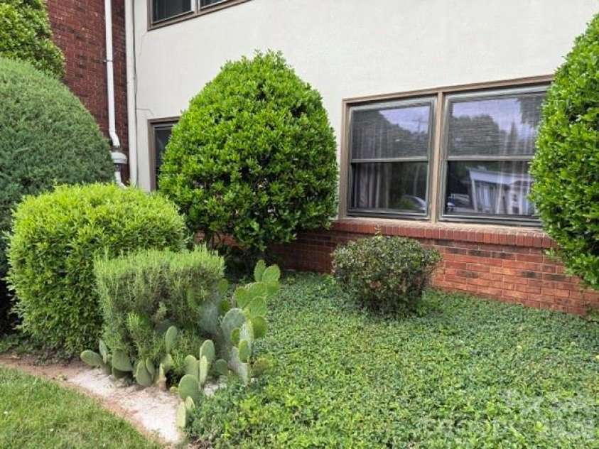 427 6th Avenue, Hendersonville, NC 28739.  MLS# CAR4379702, YatesRealty ID 2420. Exterior of bedroom areas.