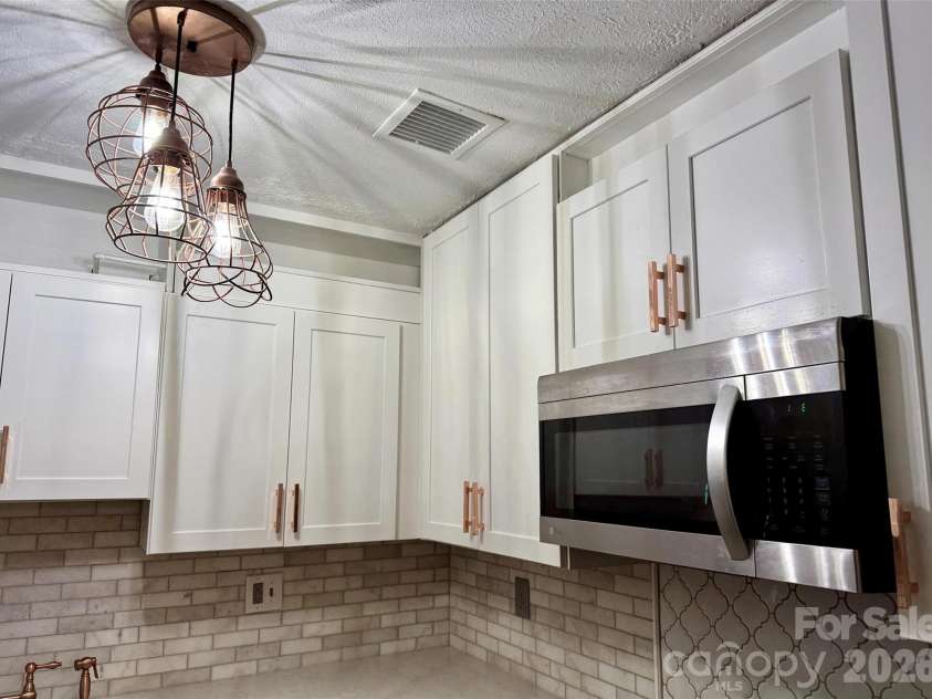 427 6th Avenue, Hendersonville, NC 28739.  MLS# CAR4379702, YatesRealty ID 2420. New lighting, microwave, cabinets.