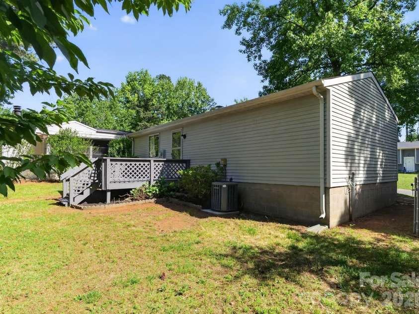 7919 Corder Drive, Charlotte, NC 28212.  MLS# CAR4382688, YatesRealty ID 24201. 
