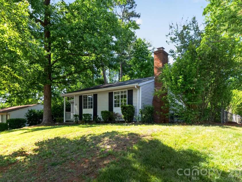 7919 Corder Drive, Charlotte, NC 28212.  MLS# CAR4382688, YatesRealty ID 24201. 