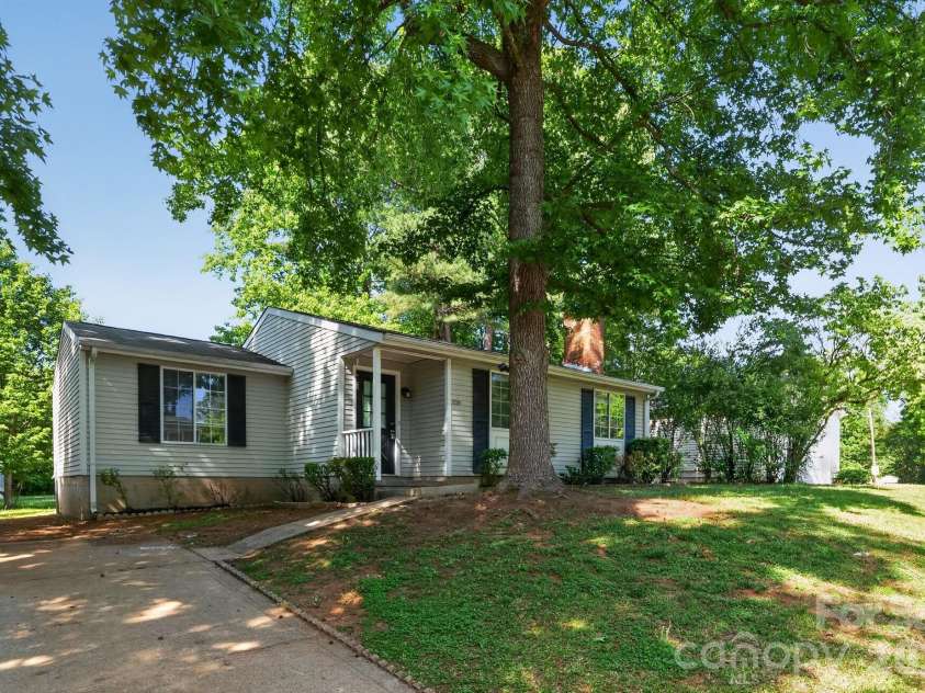 7919 Corder Drive, Charlotte, NC 28212.  MLS# CAR4382688, YatesRealty ID 24201. 