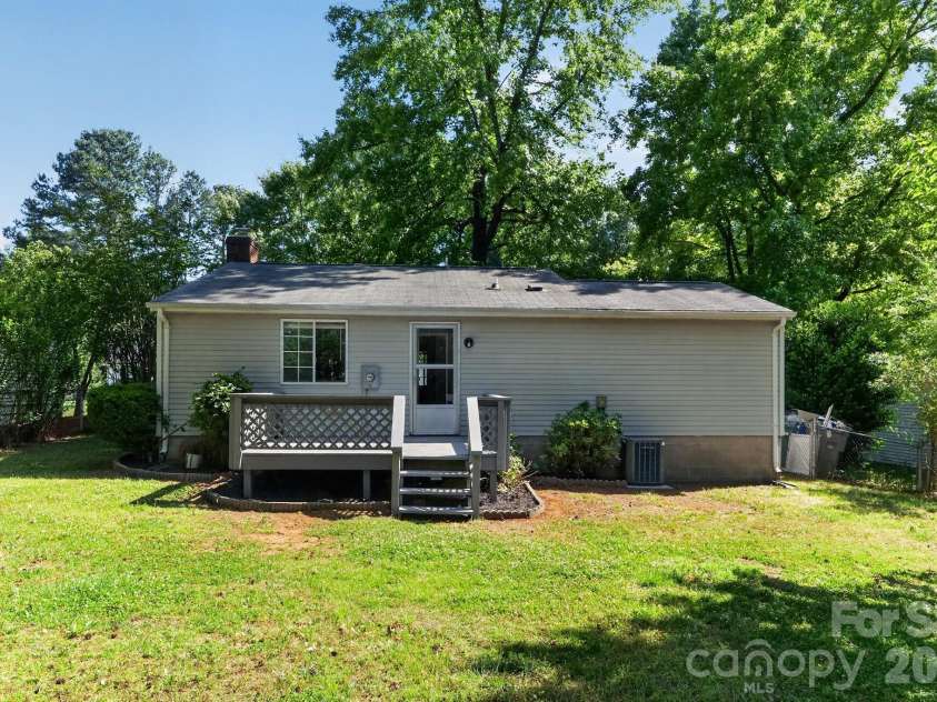7919 Corder Drive, Charlotte, NC 28212.  MLS# CAR4382688, YatesRealty ID 24201. 