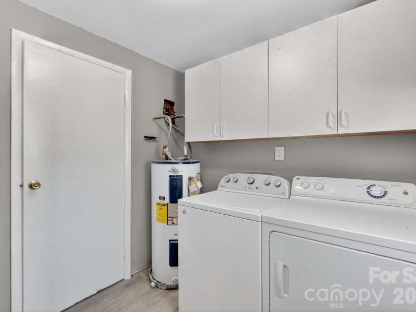 7919 Corder Drive, Charlotte, NC 28212.  MLS# CAR4382688, YatesRealty ID 24201. 