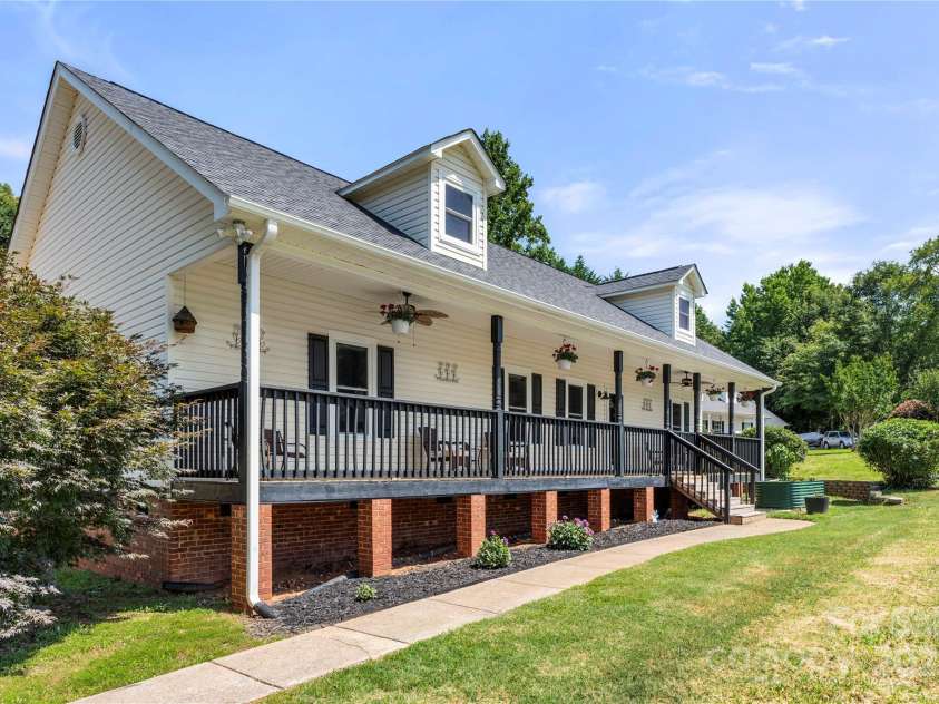 814 Carved Oak Court, York, SC 29745.  MLS# CAR4272954, YatesRealty ID 24204. 