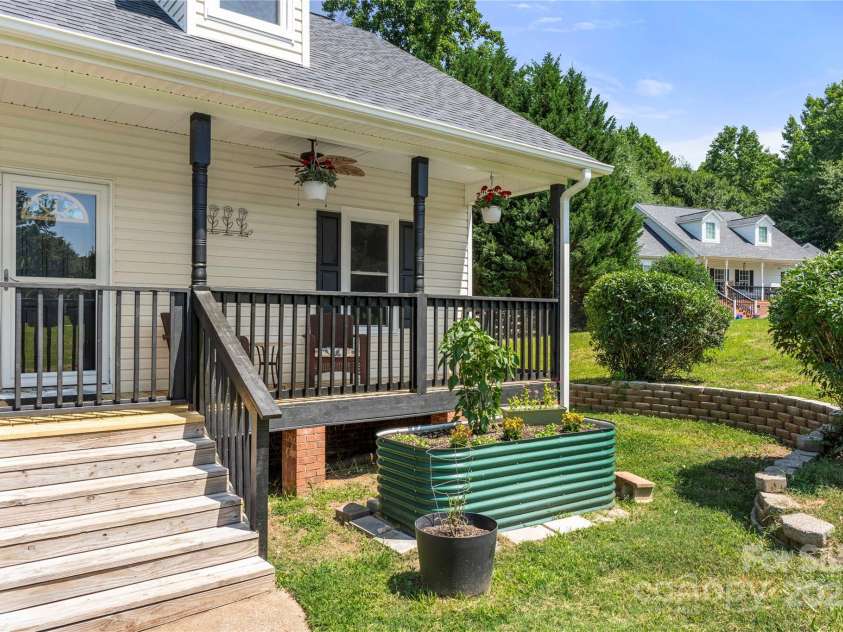 814 Carved Oak Court, York, SC 29745.  MLS# CAR4272954, YatesRealty ID 24204. 