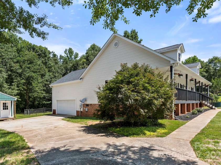 814 Carved Oak Court, York, SC 29745.  MLS# CAR4272954, YatesRealty ID 24204. 