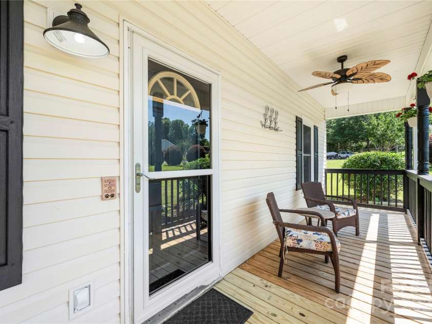 814 Carved Oak Court, York, SC 29745.  MLS# CAR4272954, YatesRealty ID 24204. 